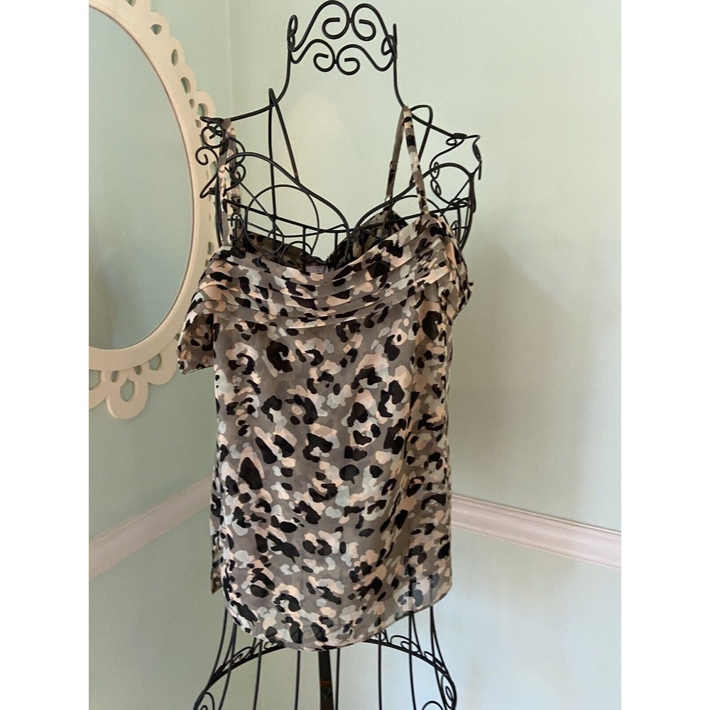 Cabi Alegria Collection #5360‎ Tiered Cold Shoulder Top Camo Women's Size Small - Picture 2 of 7